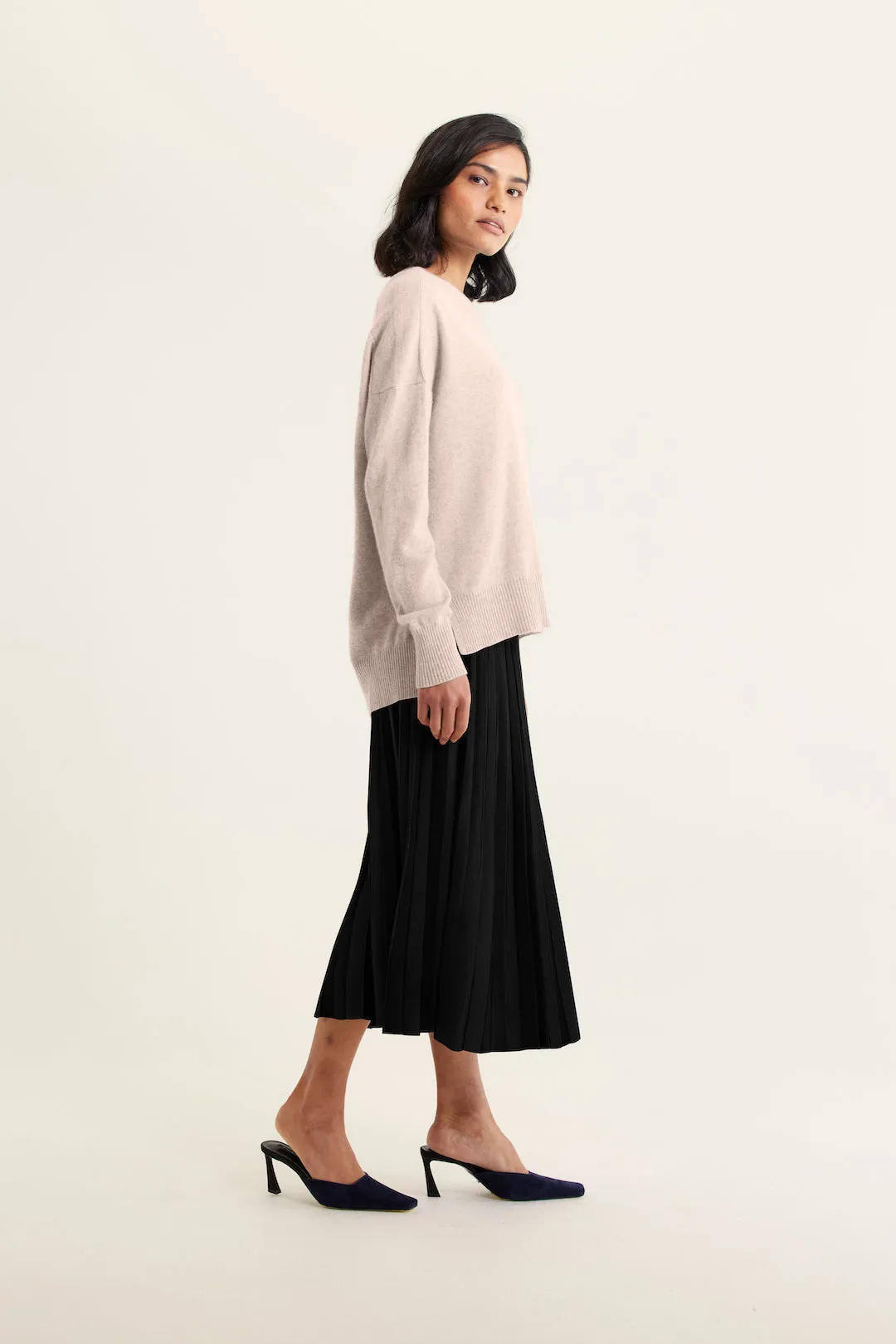Iris Cashmere Crew Sweater In Lightweight Beige
